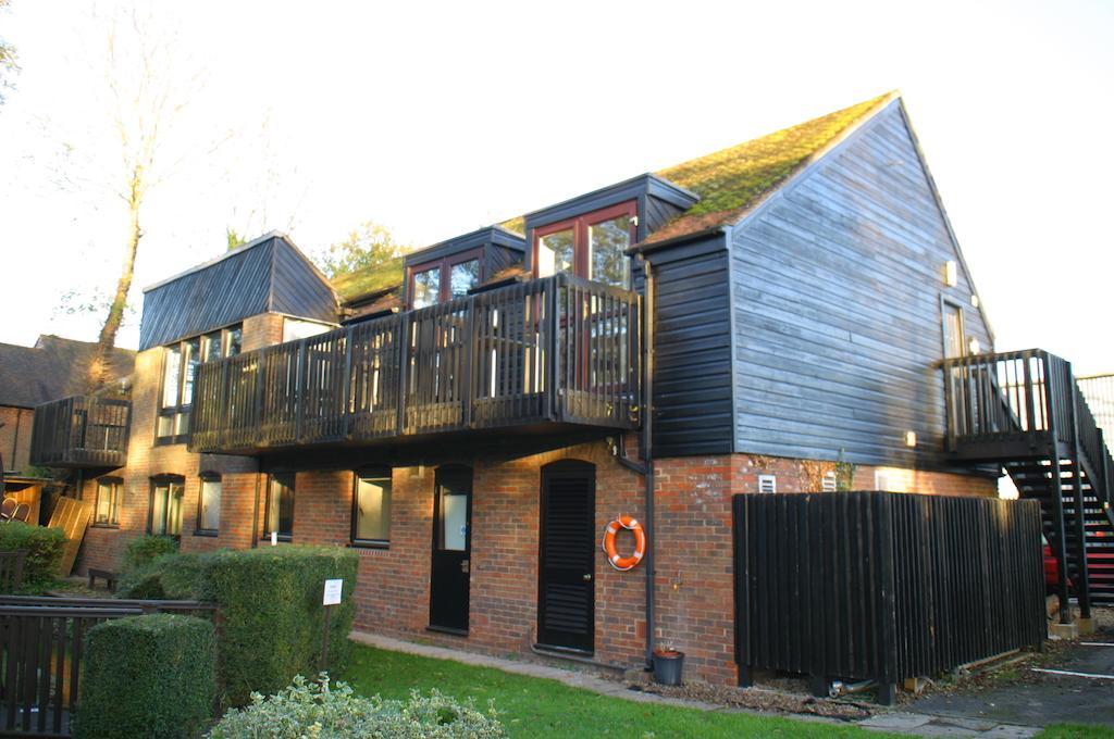 The Bear Hotel By Greene King Inns Hungerford Exterior photo