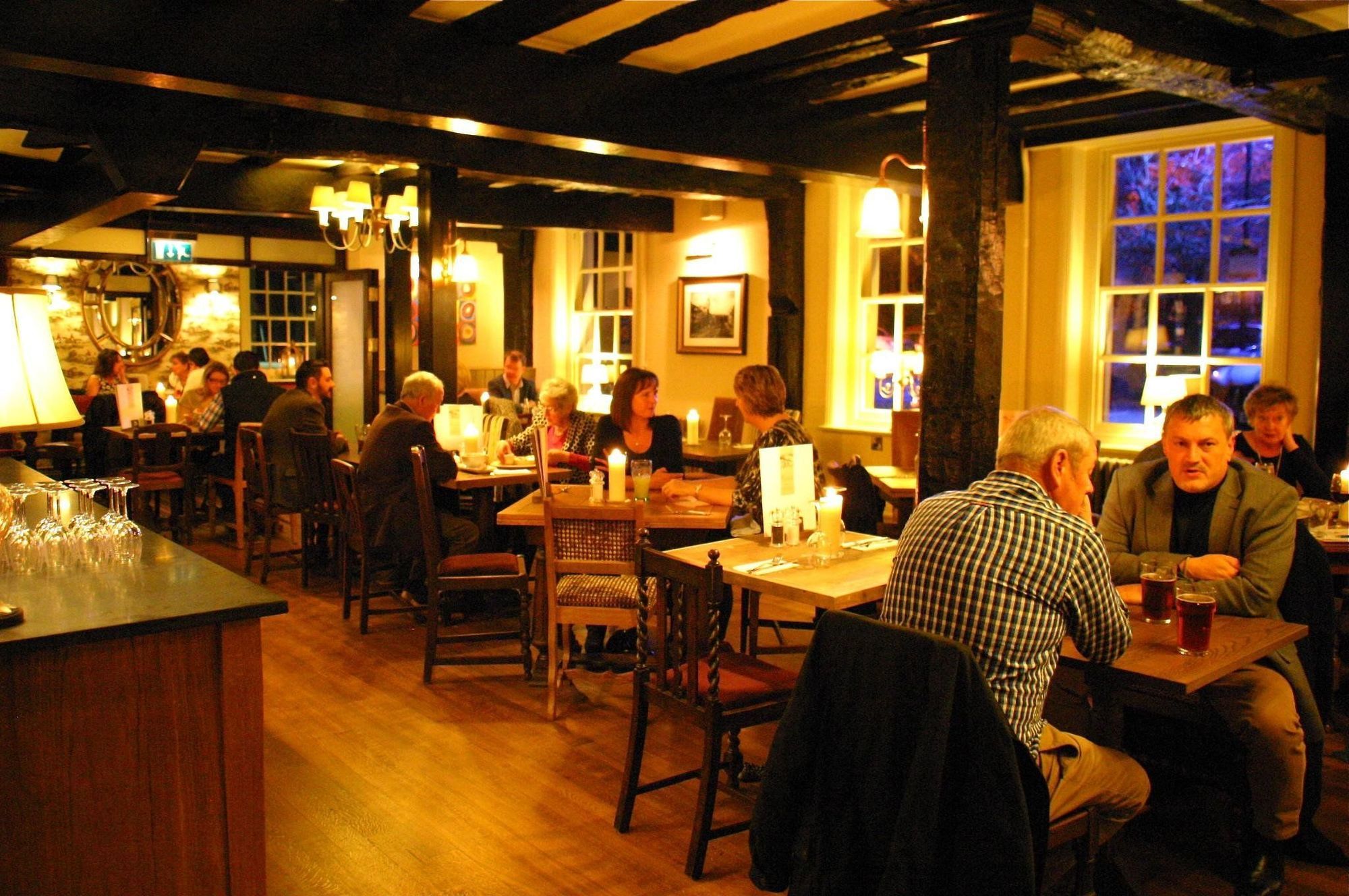 The Bear Hotel By Greene King Inns Hungerford Restaurant photo